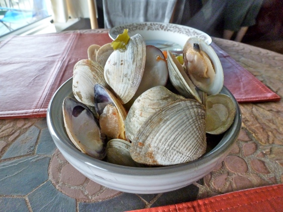 Steamer clams cooked in an electric skillet? Yes, please!